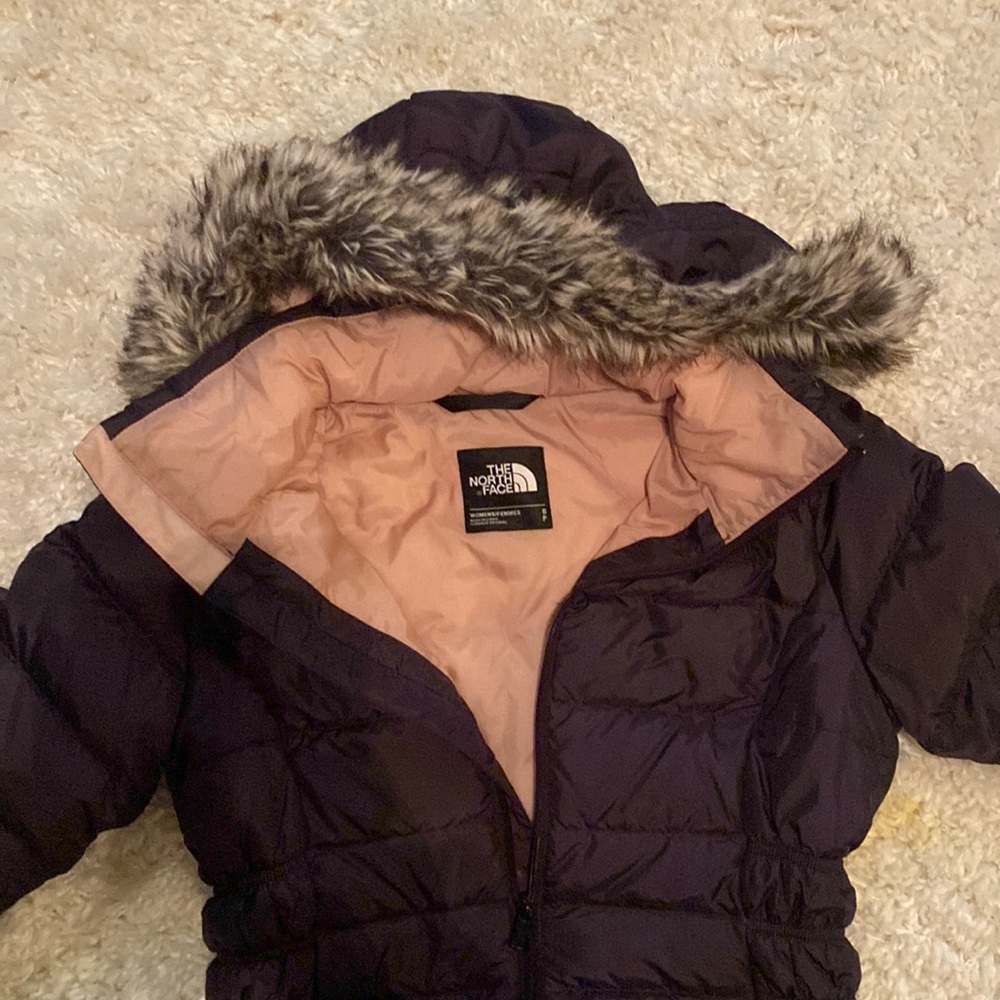 North Face S goose down jacket in eggplant with fur hood,like new condition!